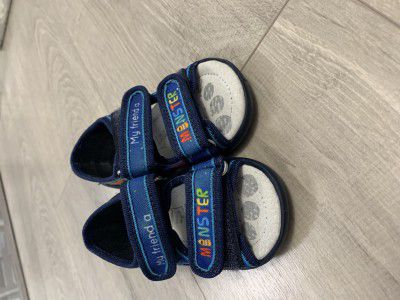 Продам Детские сандали 19 размер