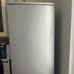 Продам холодильник Атлант б/у 2 камерный, рабочий. 250 рублей, торг.