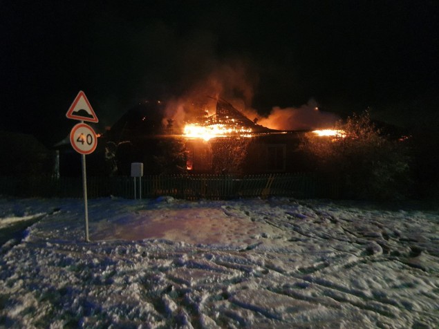 В Лесковке на пожаре погибли два человека. 8 человек остались без крова.