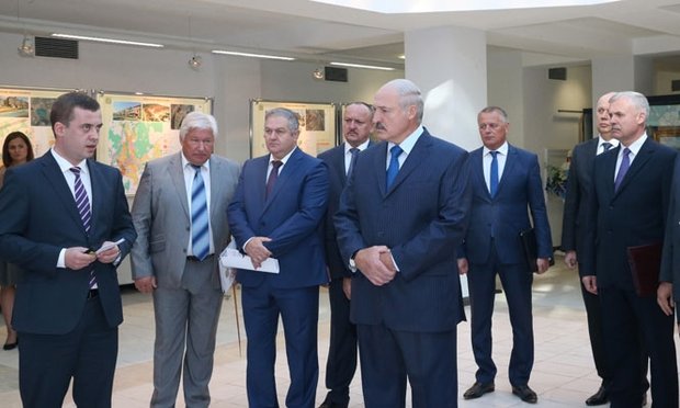 Лукашенко распорядился прекратить строительство многоэтажек в пригороде Минска