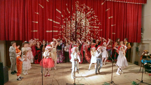 Новогоднее поздравление жителей Боровлян детской вокальной студией