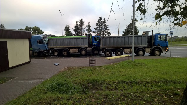 Эпичная авария в Боровлянах - столкнулись 3 грузовика!