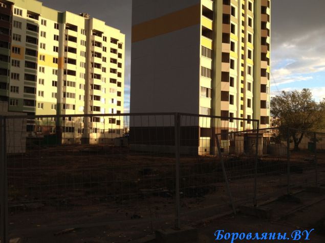 Два жилых дома эконом-класса в поселке Боровляны введены в эксплуатацию.