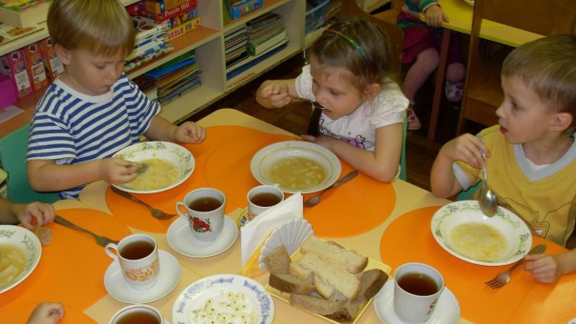 Чем кормят наших детей в боровлянских садиках?
