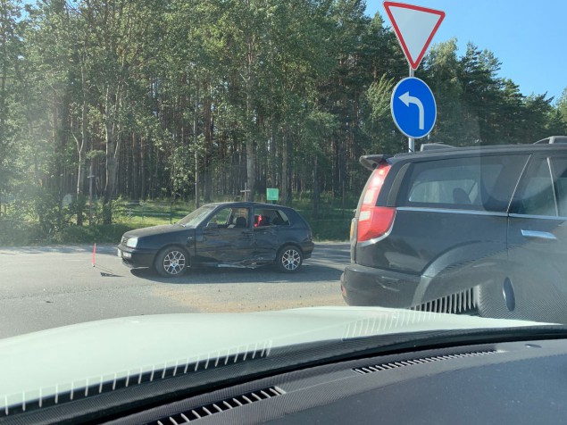 Очередная авария на повороте в Дроздово и Солнечный, где обещали установить светофор.