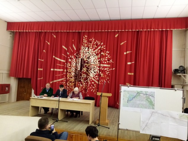 Жаркая дискуссия на обсуждении строительства линии электропередач к кварталу в д. Копище.