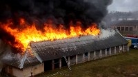 Пожар в складском здании!